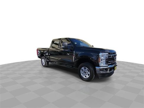 Used 2025 Ford F250 XLT w/ FX4 Off-Road Package image 2