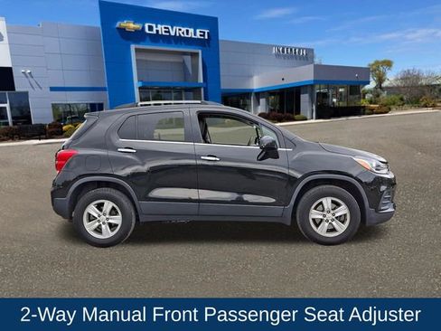 Used 2019 Chevrolet Trax LT w/ LT Convenience Package AWD/4WD image 27