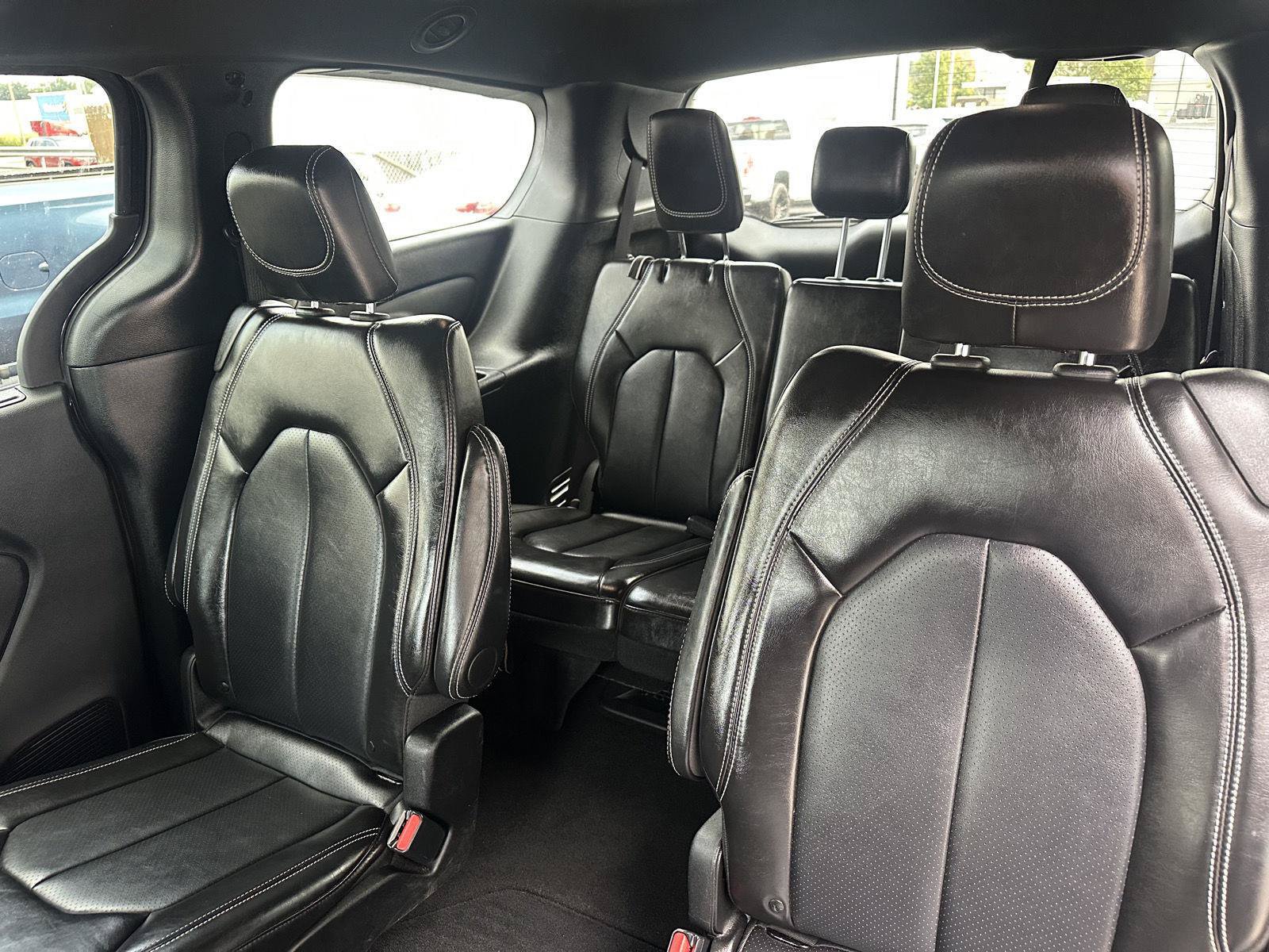 Used 2025 Chrysler Pacifica Select FWD image 30