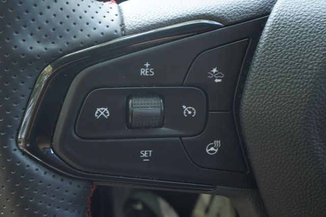 Used 2025 Chevrolet Trax RS FWD image 13