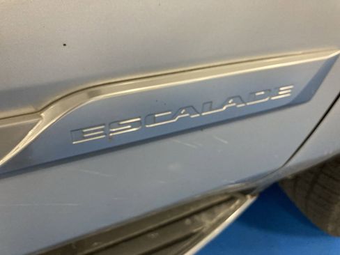Used 2020 Cadillac Escalade Luxury AWD/4WD image 9