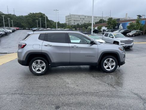 Used 2024 Jeep Compass Latitude AWD/4WD image 7