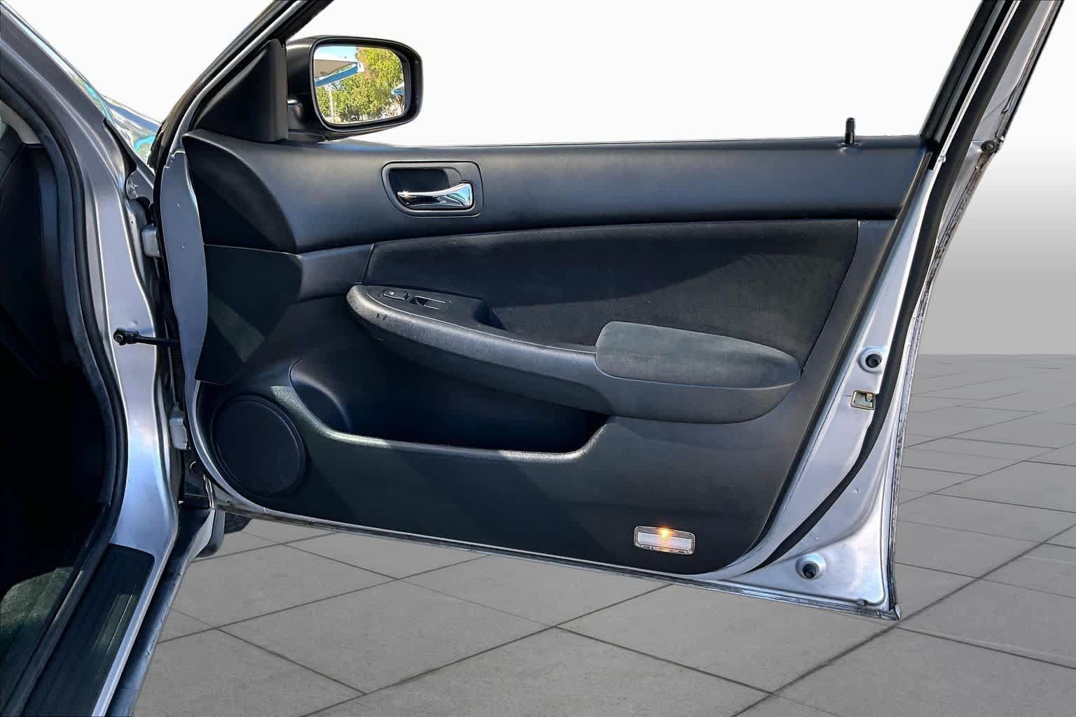 Used 2005 Honda Accord LX image 22