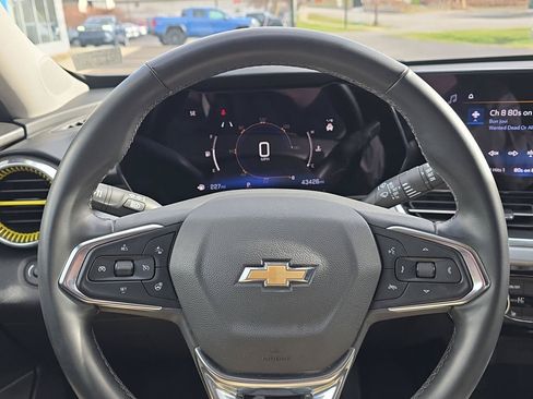 Used 2024 Chevrolet Trax LT w/ Driver Confidence Package FWD image 12