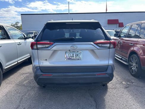 Used 2019 Toyota RAV4 LE w/ Carpet Mat Package FWD image 5