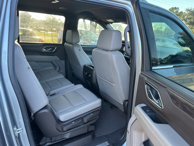 Used 2024 Chevrolet Suburban LT RWD image 9