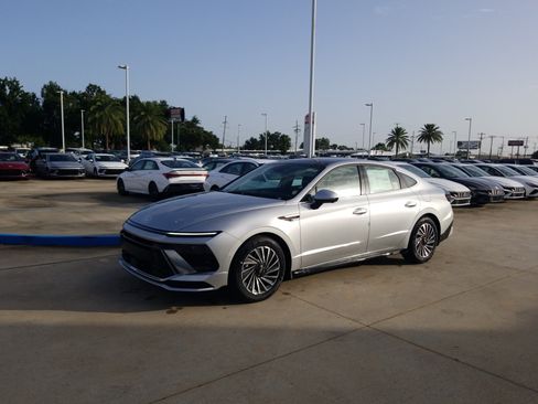 New 2026 Hyundai Sonata Limited FWD image 3