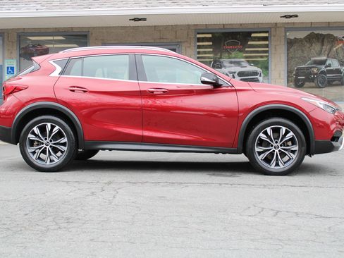 Used 2017 INFINITI QX30 Premium w/ Navigation Package image 26