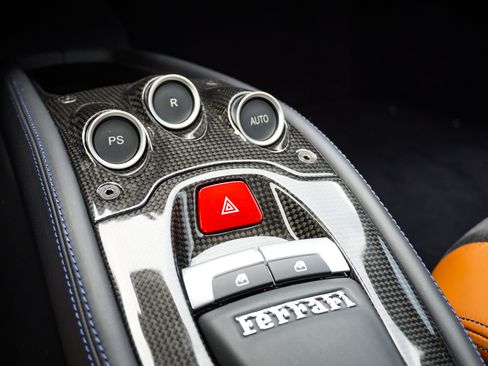 Used 2013 Ferrari 458 Italia Coupe RWD image 28