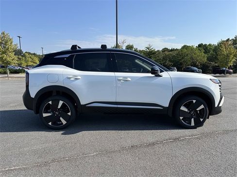 New 2026 Nissan Kicks SR image 9