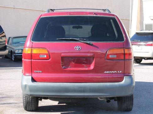 Used 1998 Toyota Sienna LE FWD image 7