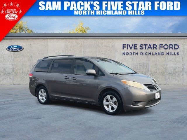 Used 2012 Toyota Sienna LE FWD image 2