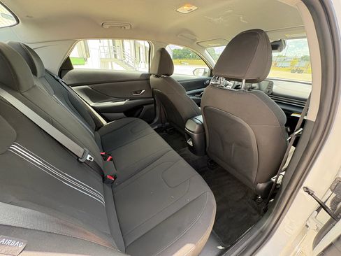 Used 2026 Hyundai Elantra Hybrid FWD image 18