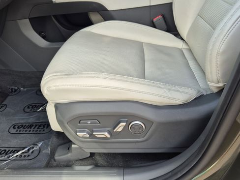 Certified 2025 Hyundai Santa Fe Calligraphy FWD image 23