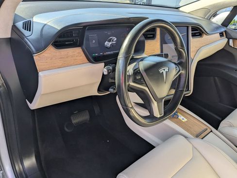 Used 2018 Tesla Model X 75D AWD/4WD image 11