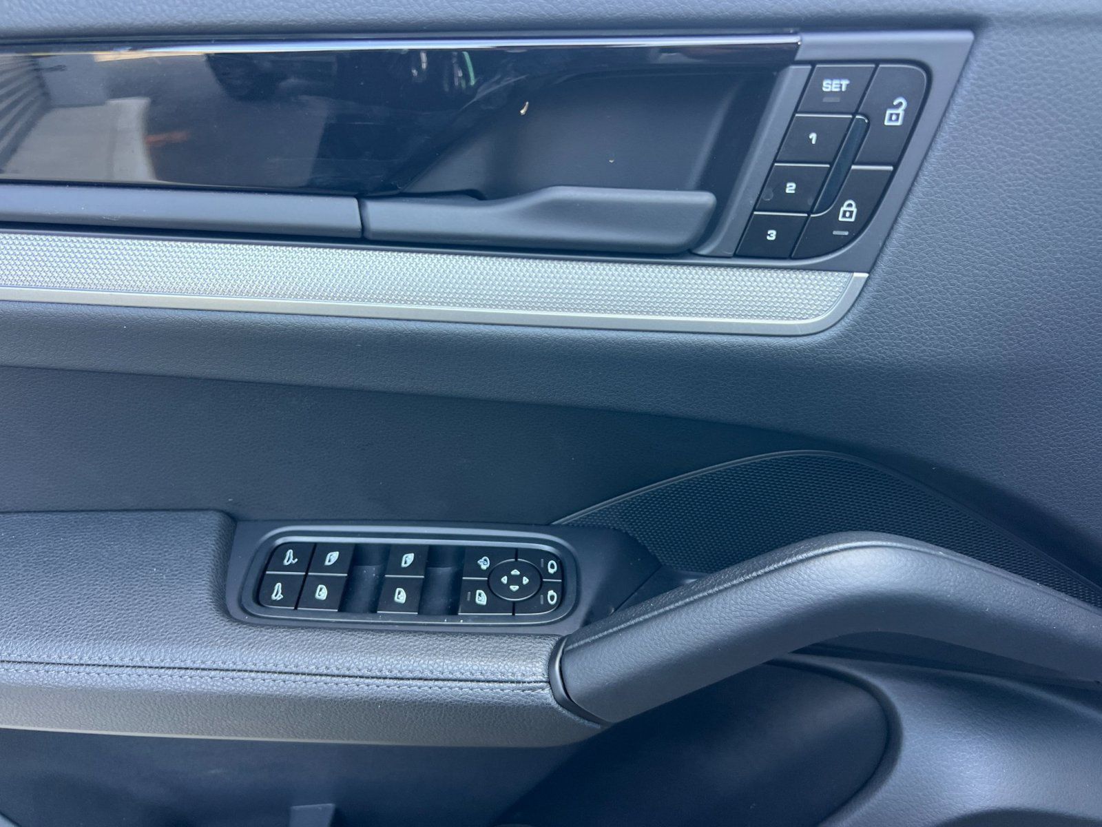Certified 2026 Porsche Cayenne S AWD/4WD image 12