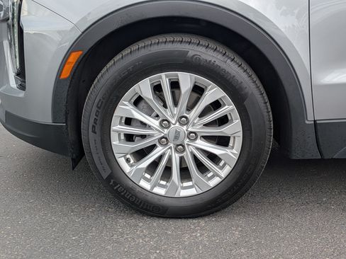 Used 2024 Cadillac XT4 Luxury w/ Cold Weather Package AWD/4WD image 11