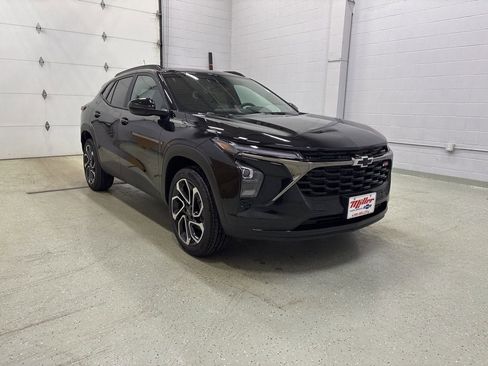 New 2026 Chevrolet Trax RS w/ Driver Confidence Package FWD image 2