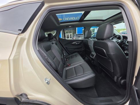 Used 2023 GMC Terrain SLT w/ Tech Package AWD/4WD image 17