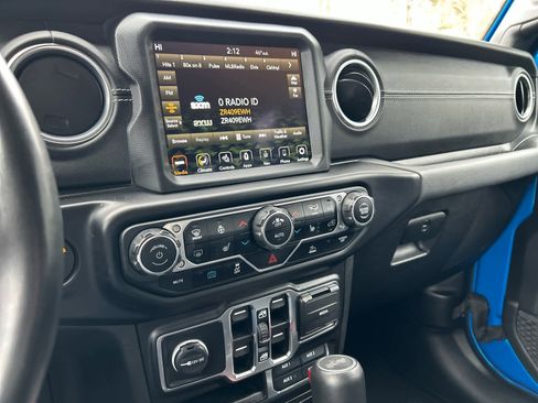 Used 2023 Jeep Wrangler Unlimited Sahara w/ Cold Weather Group AWD/4WD image 30