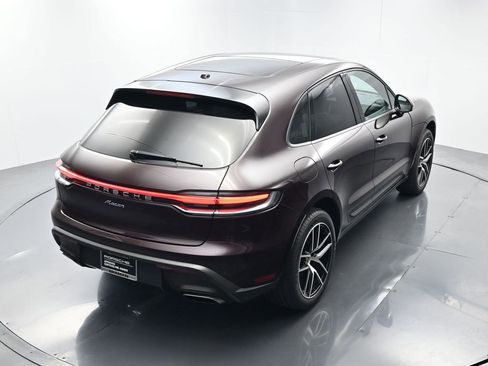 Certified 2025 Porsche Macan AWD/4WD image 37