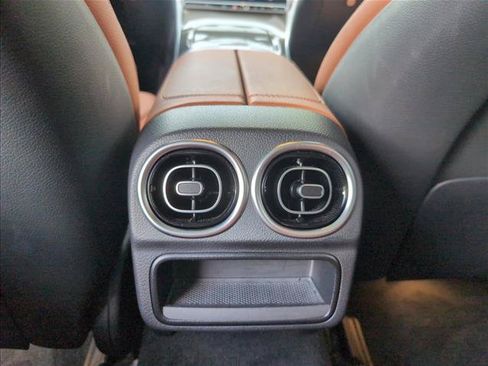 Used 2023 Mercedes-Benz C 300 4MATIC Sedan image 23