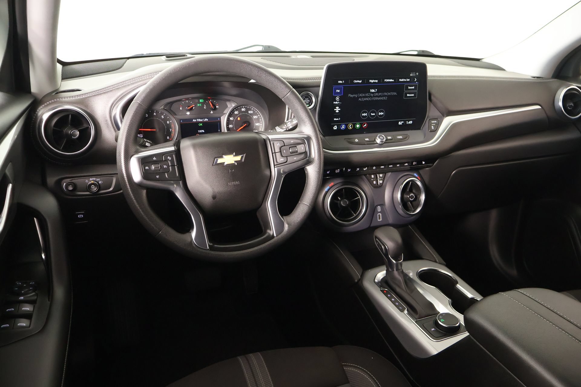 Used 2025 Chevrolet Blazer LT FWD image 2