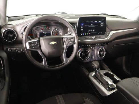 Used 2025 Chevrolet Blazer LT FWD image 2