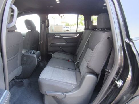 Used 2025 GMC Acadia Elevation image 19