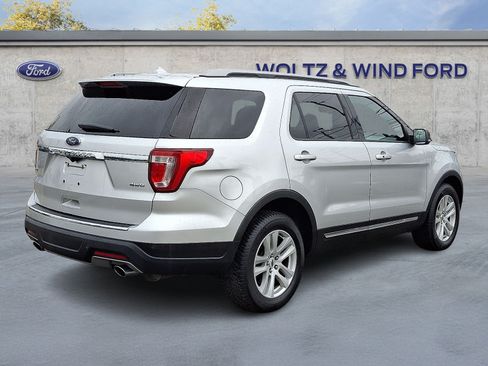 Used 2018 Ford Explorer XLT w/ Equipment Group 202A AWD/4WD image 6