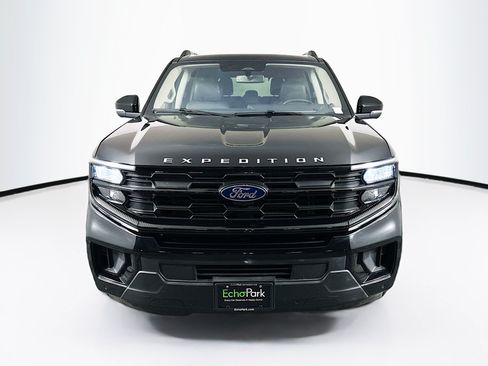 Used 2025 Ford Expedition Active AWD/4WD image 2
