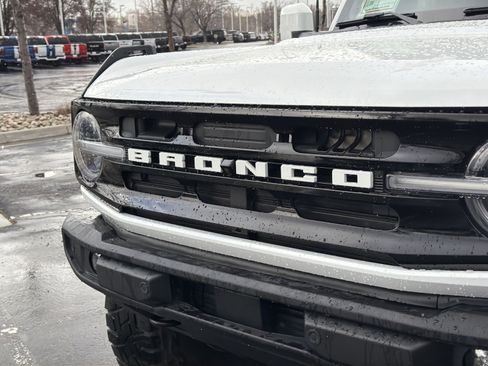 Used 2023 Ford Bronco Outer Banks w/ Sasquatch Package image 11