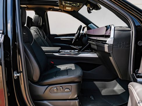 Used 2025 Cadillac Escalade V image 46