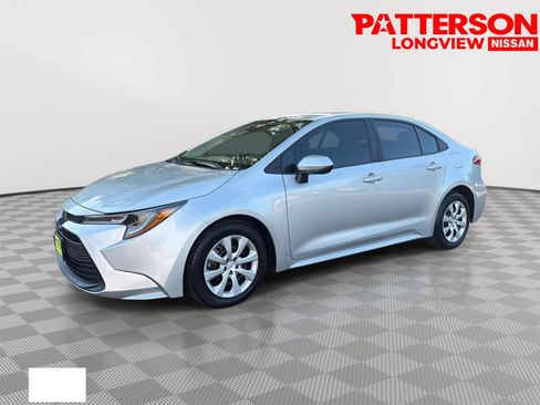 Used 2025 Toyota Corolla LE FWD image 4