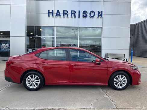 Used 2025 Toyota Camry LE image 4