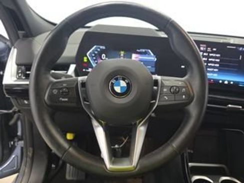 Used 2025 BMW X2 xDrive28i AWD/4WD image 4