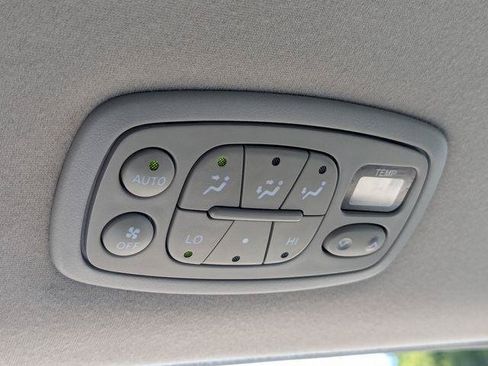 Used 2005 Toyota Sienna XLE Limited FWD image 25