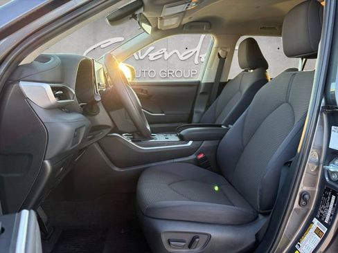 Used 2023 Toyota Highlander L image 9
