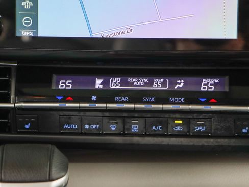 Used 2022 Toyota Sienna XLE image 20