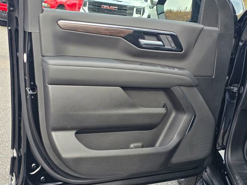 New 2026 Chevrolet Suburban LS image 34