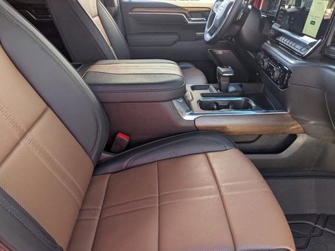 Used 2025 Chevrolet Silverado 1500 High Country image 12