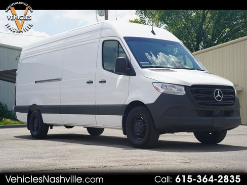 Used 2025 Mercedes-Benz Sprinter 2500 image 1