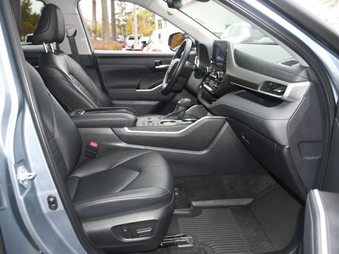 Certified 2024 Toyota Highlander LE image 21