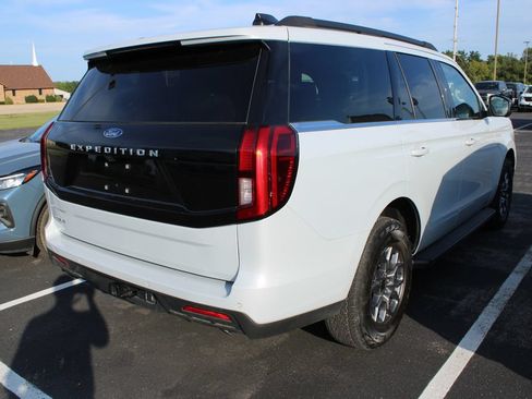 Certified 2025 Ford Expedition Active AWD/4WD image 5