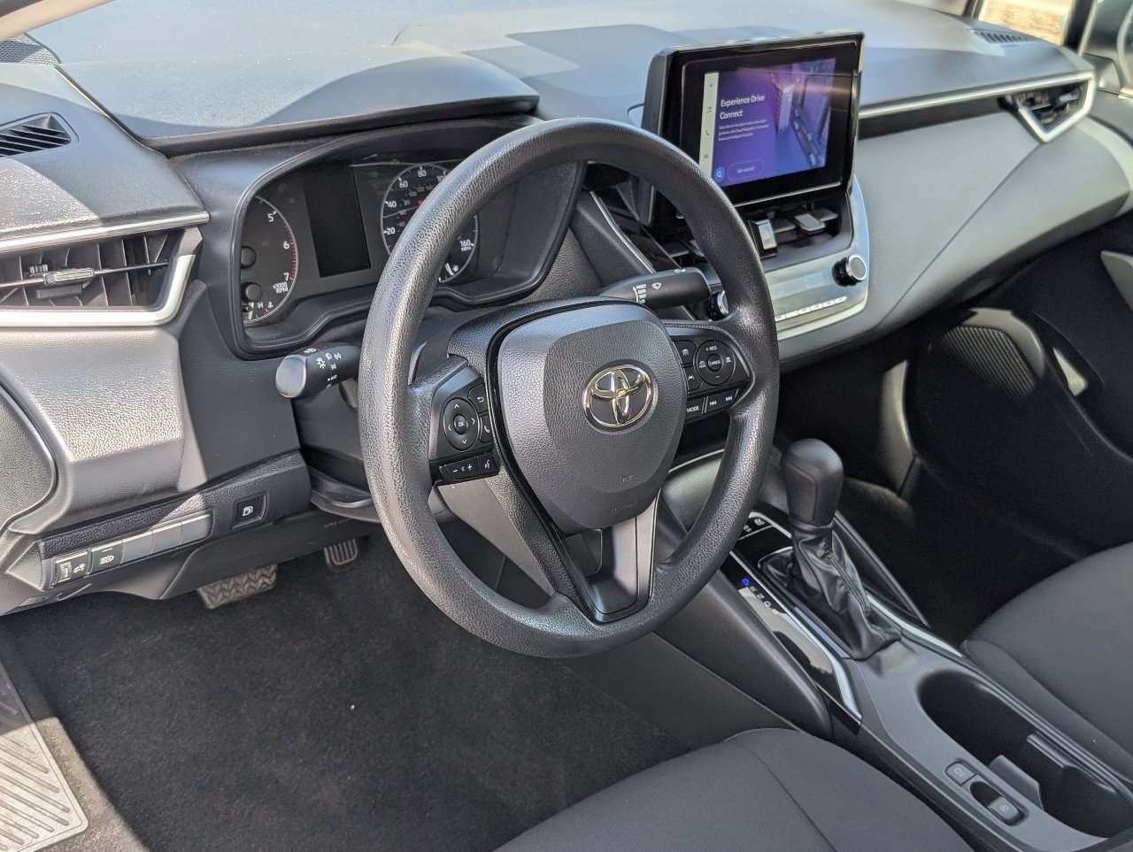 Used 2025 Toyota Corolla LE w/ Carpet Mat Package (TMS) FWD image 14