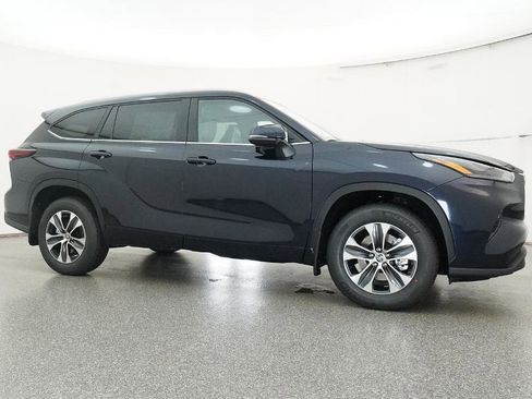 New 2026 Toyota Highlander XLE image 34