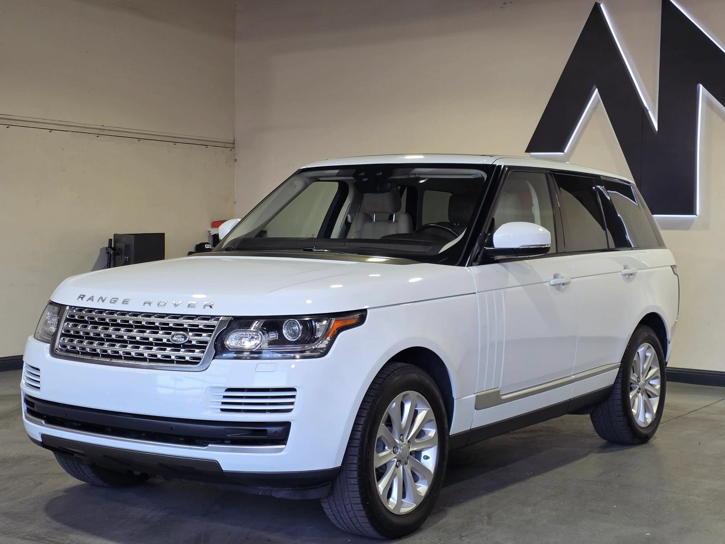 Used 2017 Land Rover Range Rover HSE AWD/4WD image 1