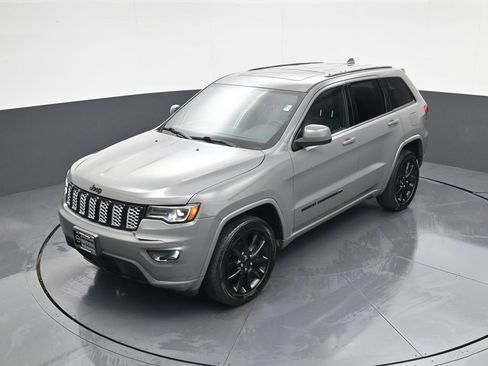 Used 2022 Jeep Grand Cherokee Laredo X image 27