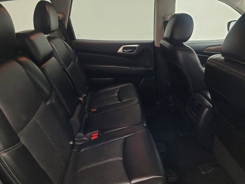Used 2017 Nissan Pathfinder Platinum FWD image 19