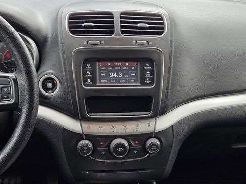 Used 2020 Dodge Journey SE image 17